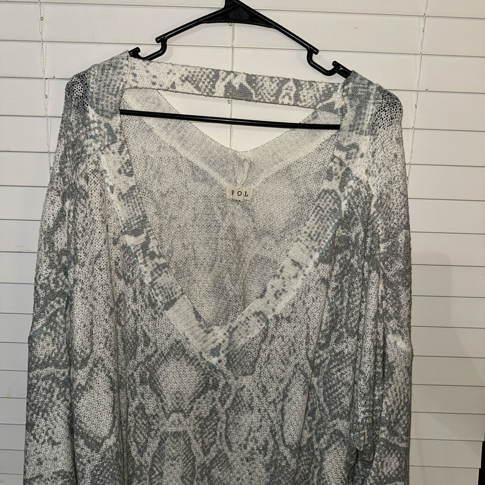 POL Gray Snakeskin Pattern Lightweight V-Neck Oversized Sweater Women's Size S